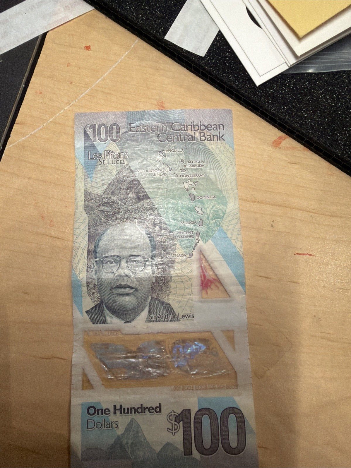 100 Dollars Eastern Caribbean States